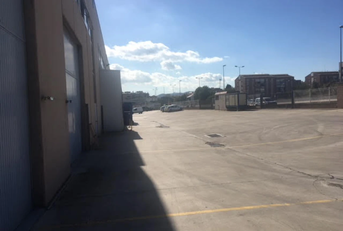 Nave industrial en Montcada y Reixach