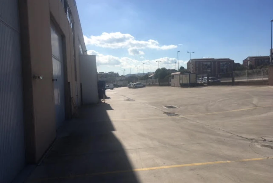 Nave industrial en Montcada y Reixach