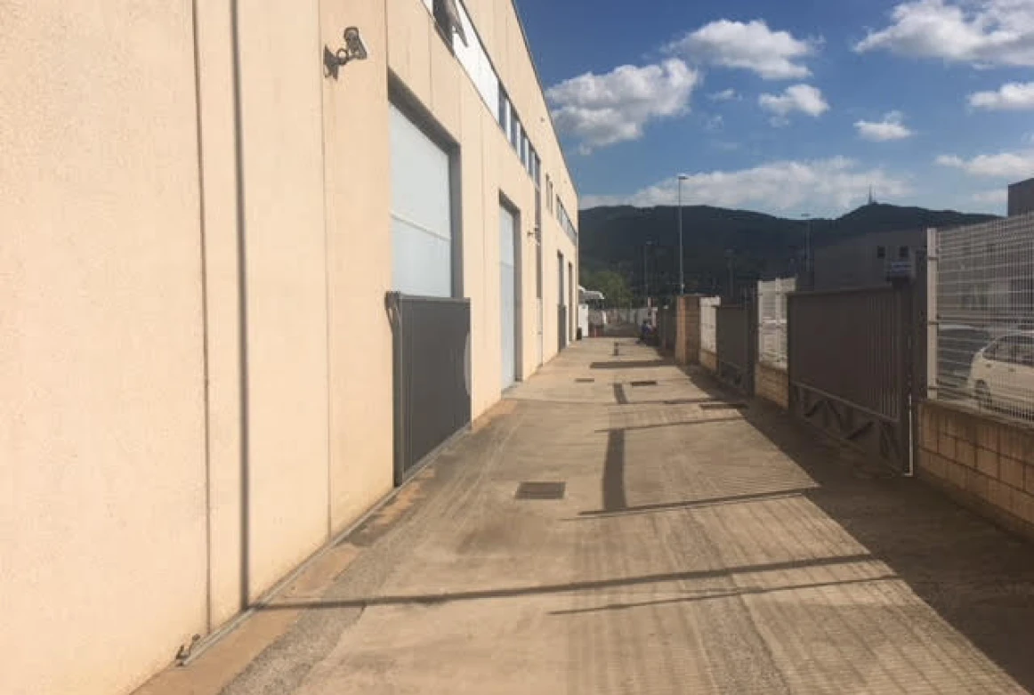 Nave industrial en Montcada y Reixach