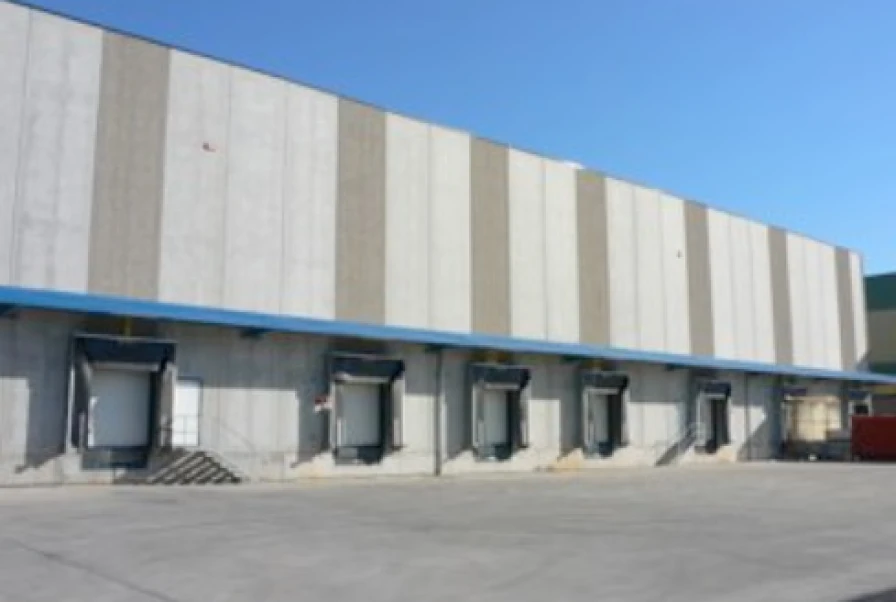 Nave logística en Pla de Santa María