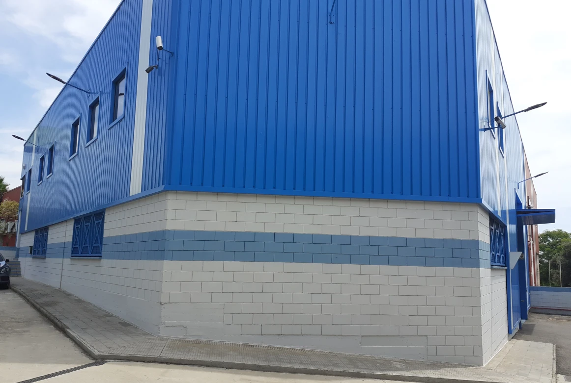 NAVE INDUSTRIAL EN BADALONA