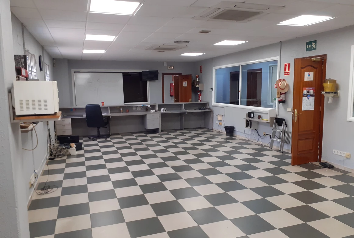 NAVE INDUSTRIAL EN BADALONA