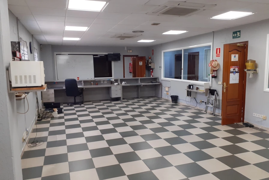 NAVE INDUSTRIAL EN BADALONA