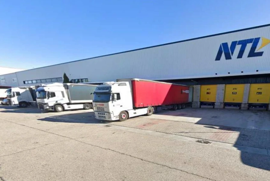 Nave en alquiler calle Dinamarca 4