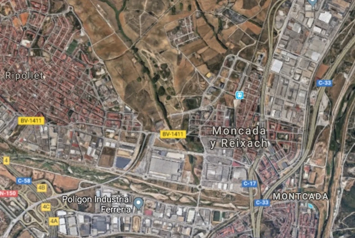 Conjunto de naves industriales en Montcada i Reixac