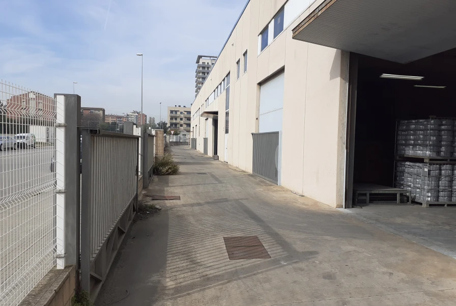 Conjunto de naves industriales en Montcada i Reixac
