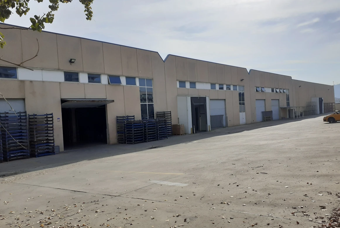 Nave industrial en Montcada y Reixach