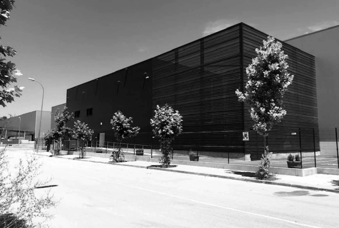 Nave industrial en Sant Feliu de Buixalleu / Proyecto llaves en mano
