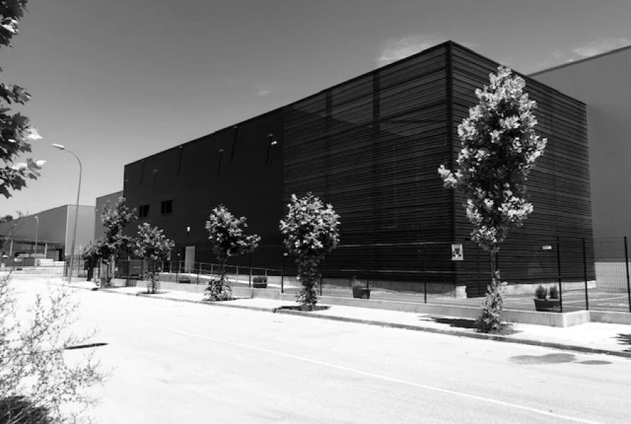 Nave industrial en Sant Feliu de Buixalleu / Proyecto llaves en mano