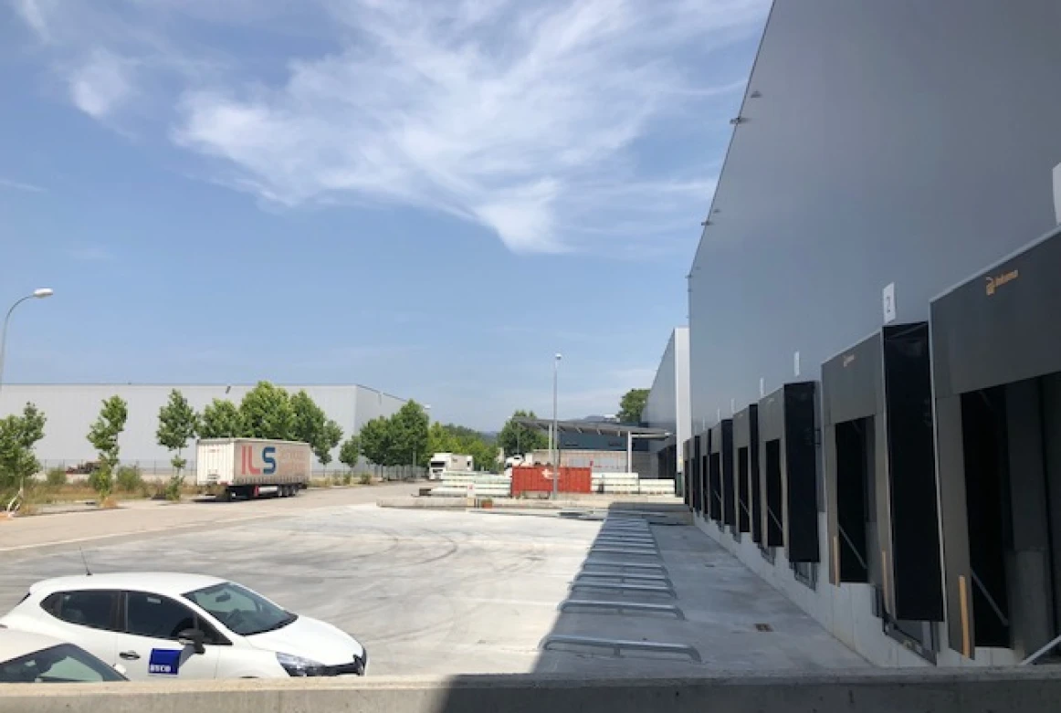Nave industrial en Sant Feliu de Buixalleu / Proyecto llaves en mano