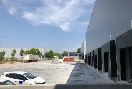 Nave industrial en Sant Feliu de Buixalleu / Proyecto llaves en mano