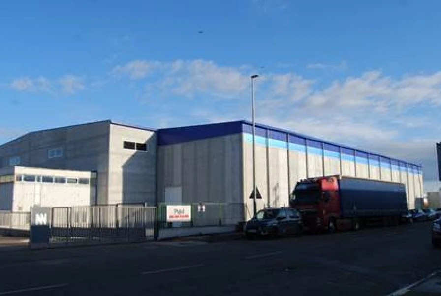 Nave industrial logistica  en Celra