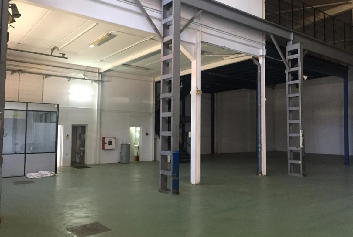 NAVE INDUSTRIAL CORNELLA