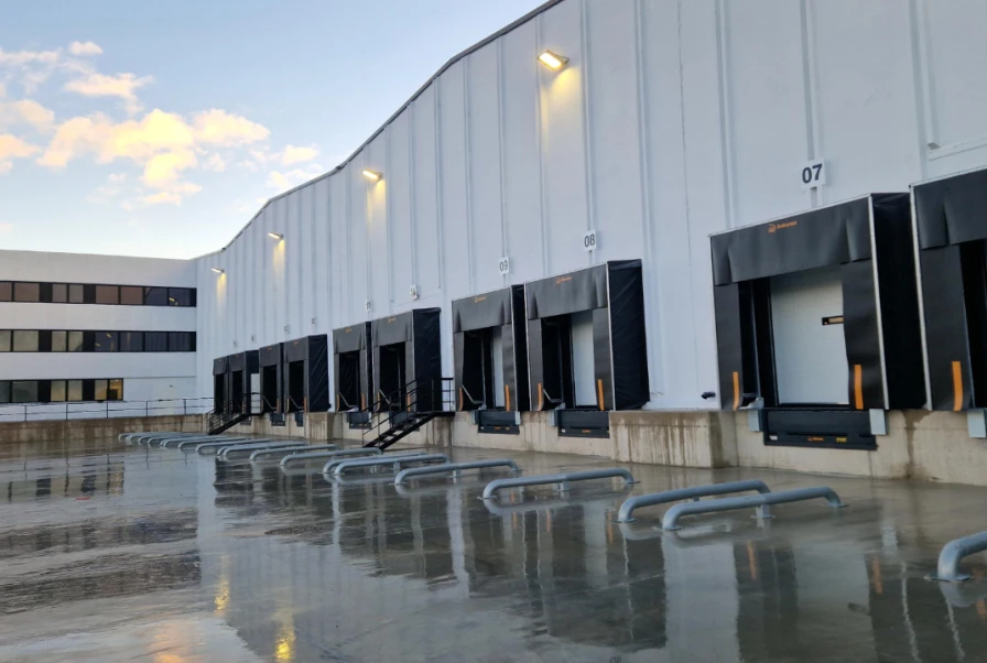 Nave Logística en Alquiler Coslada de 4.580 m²