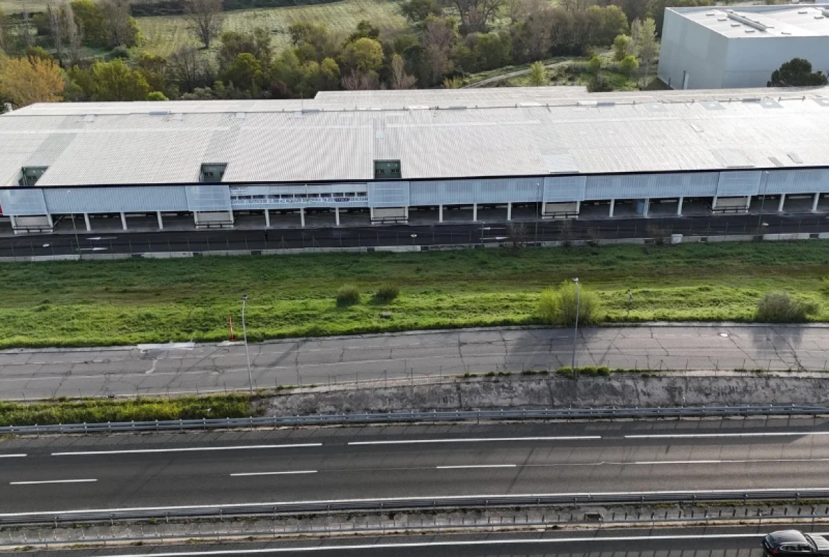 Edificio Logístico de 15.610 m² en venta con fachada de 150 m de la ctra. de San Agustín del Guadalix, Madrid