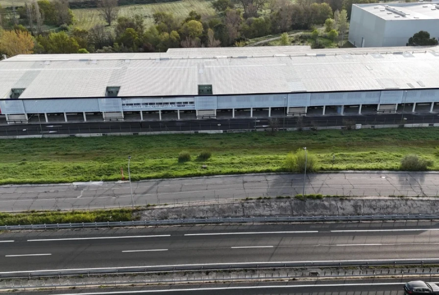Edificio Logístico de 15.610 m² en venta con fachada de 150 m de la ctra. de San Agustín del Guadalix, Madrid