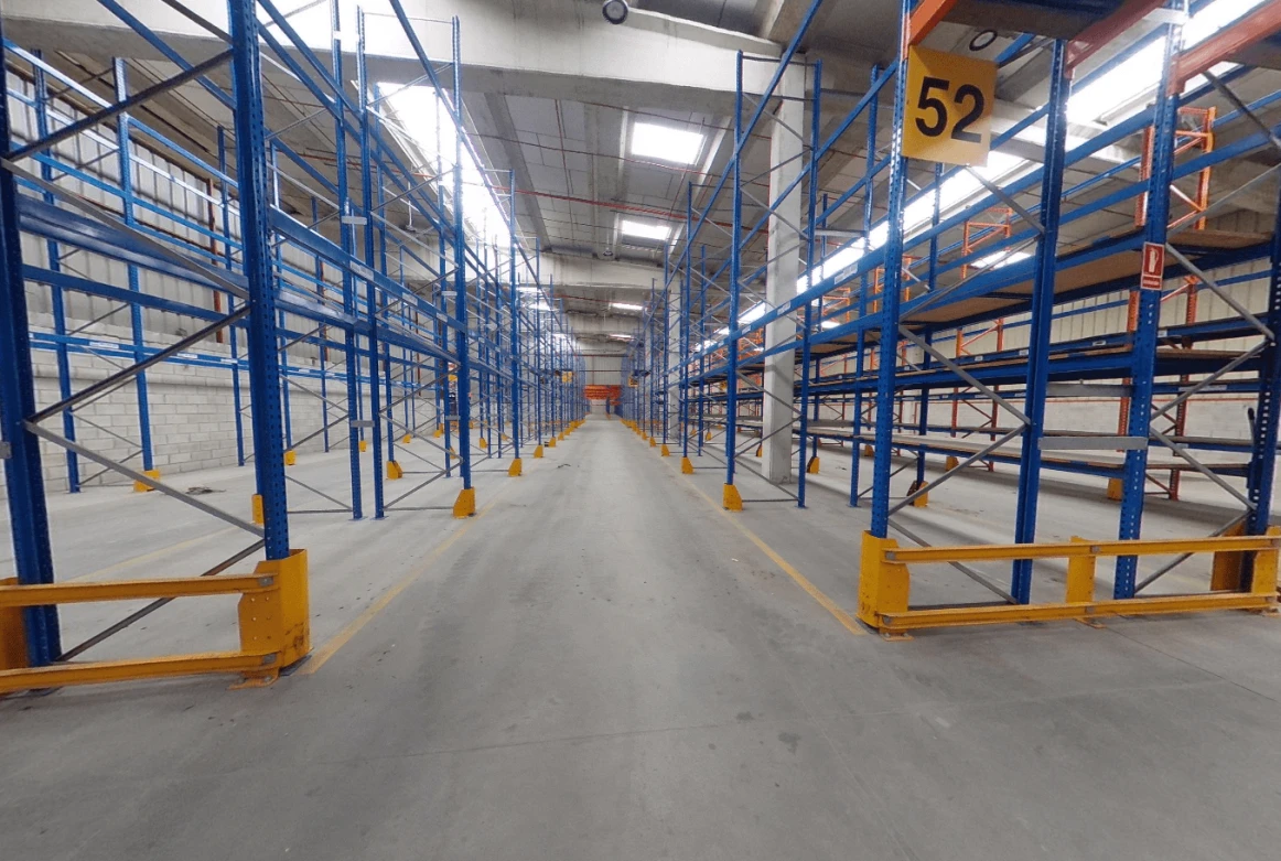 Edificio Logístico de 15.610 m² en alquiler con fachada de 150 m de la ctra. de San Agustín del Guadalix, Madrid