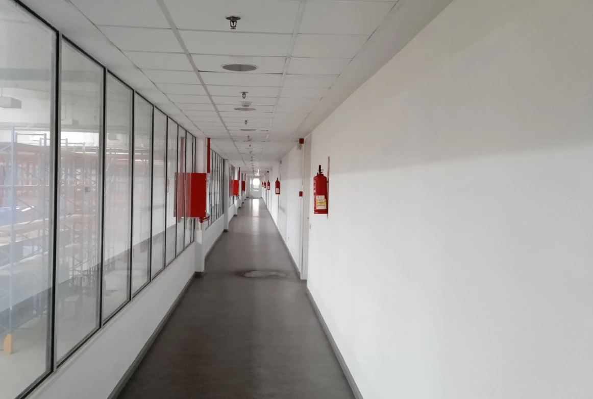 Edificio Logístico de 15.610 m² en alquiler con fachada de 150 m de la ctra. de San Agustín del Guadalix, Madrid