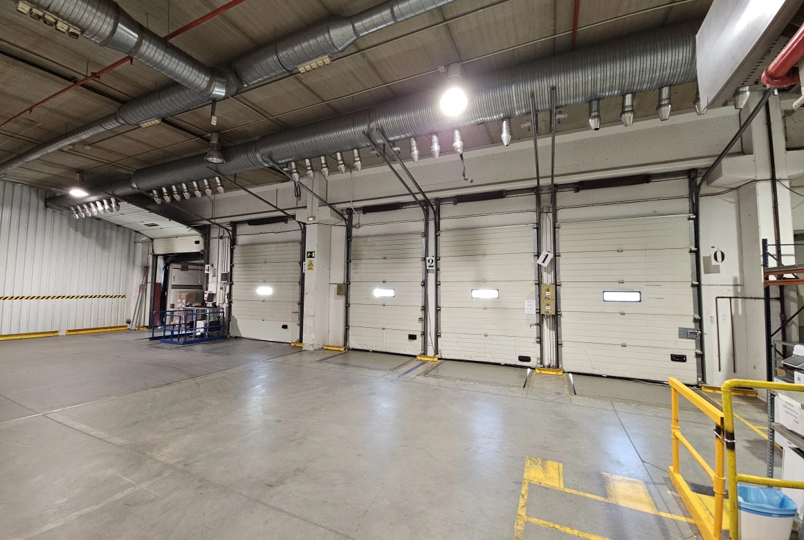 Nave en alquiler de 8.235 m²