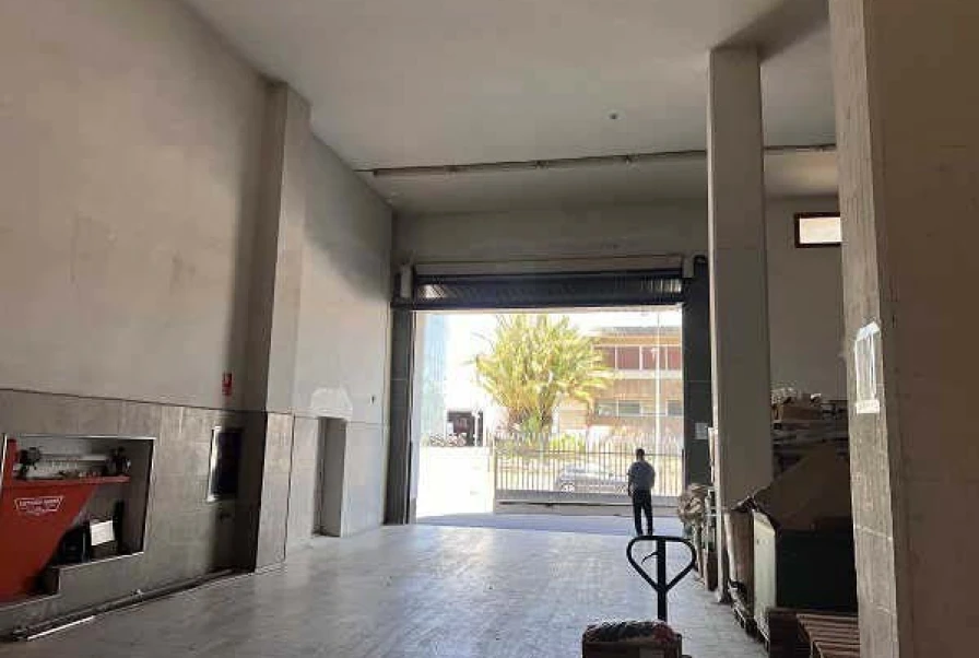 NAVE INDUSTRIAL SANT JUST DESVERN