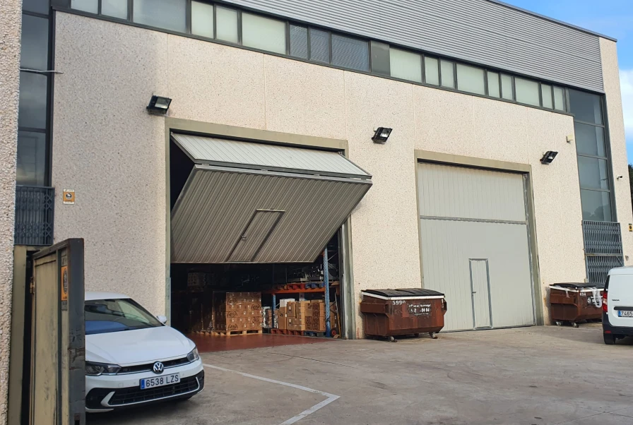 NAVE INDUSTRIAL EN VENTA CERVELLO