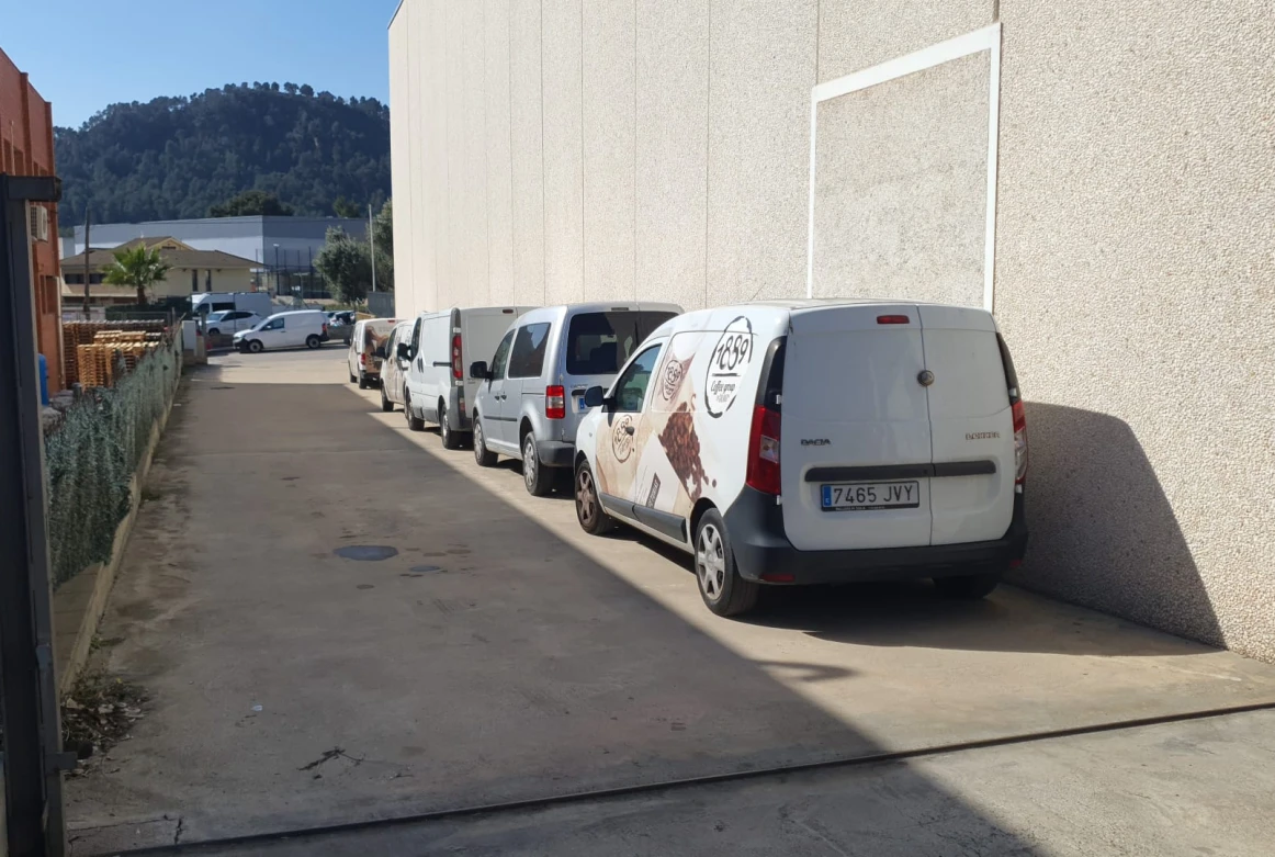 NAVE INDUSTRIAL EN VENTA CERVELLO