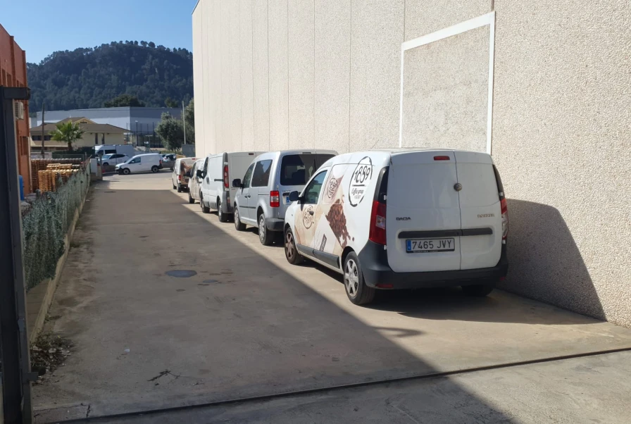 NAVE INDUSTRIAL EN VENTA CERVELLO