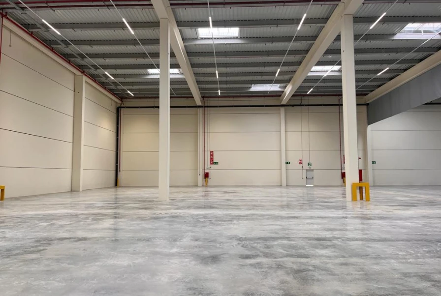 NAVE LOGISTICA ESPARREGUERA