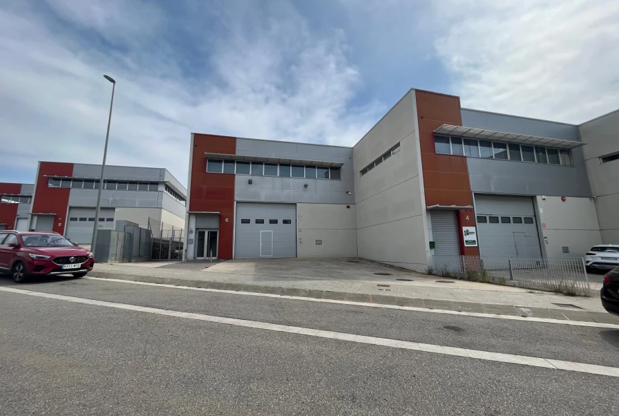 NAVE INDUSTRIAL ALQUILER EN CERVELLO