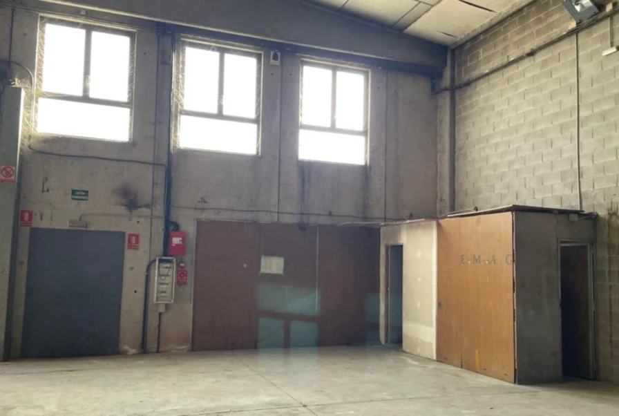 Nave Industrial en Canovelles